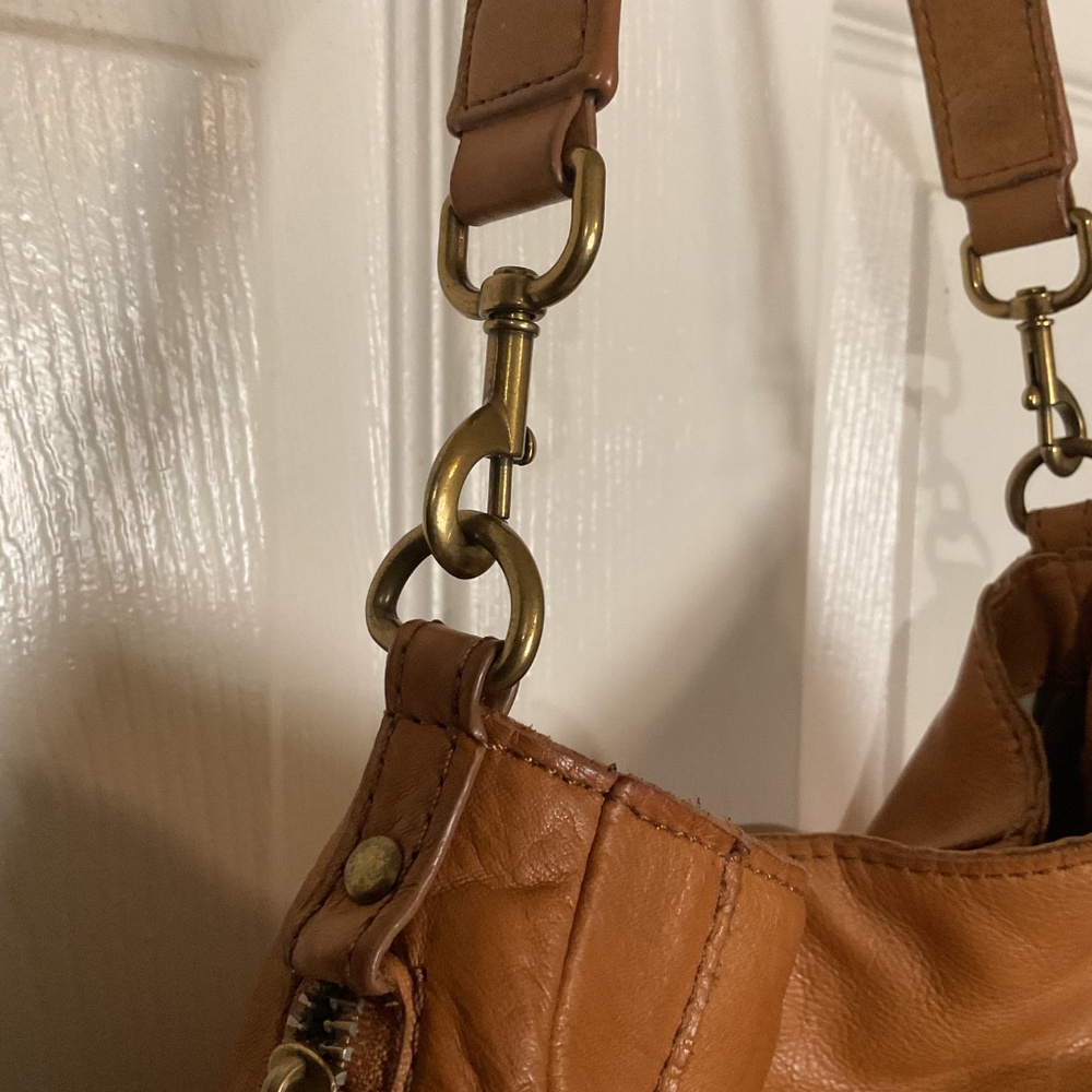 American Leather Co. Austin Shoulder Bag - Picture 4 of 11